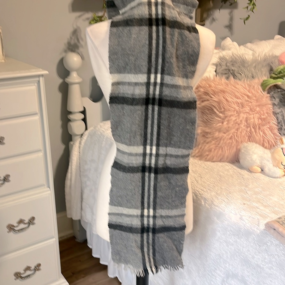 Halston Vintage Wool Gray Plaid Mens Scarf